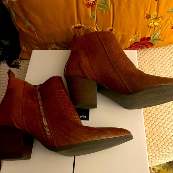 DOLCE VITA EVEREST II 8.5 tan croco booties NWOT - Picture 6 of 6